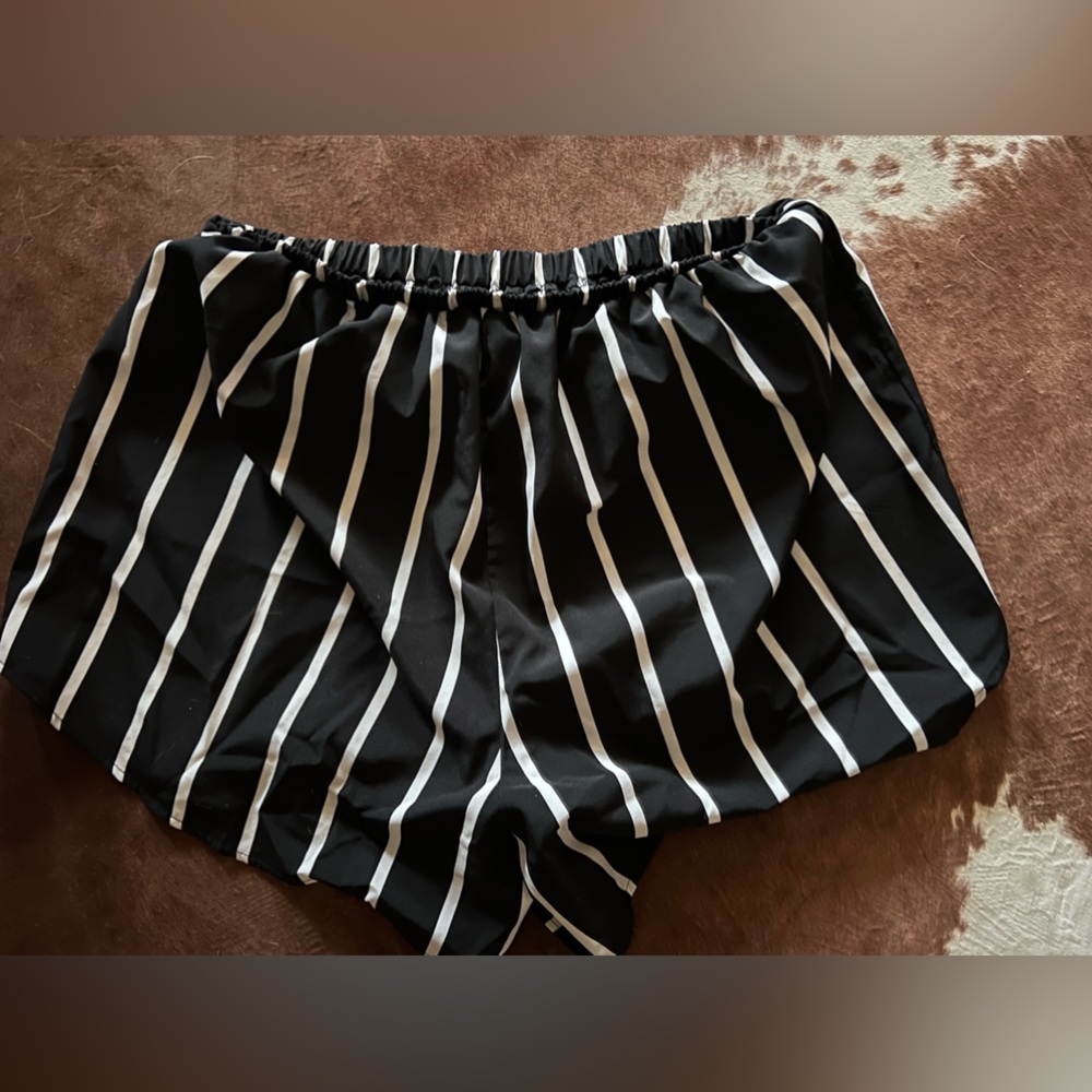 White and black flowey shorts
